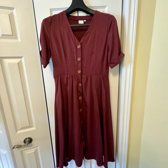 Elegant Burgundy Button-Down Dress - Picture 7 of 11
